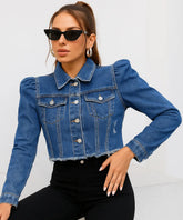Comprar jaqueta jeans feminina curta com manga bufante e barra desfiada para looks urbanos e modernos ANELLIMN